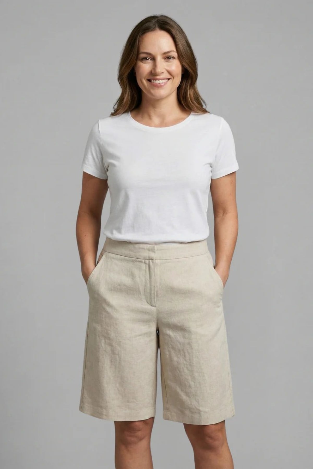 High-waisted shorts with elastic waistband and side pockets.
