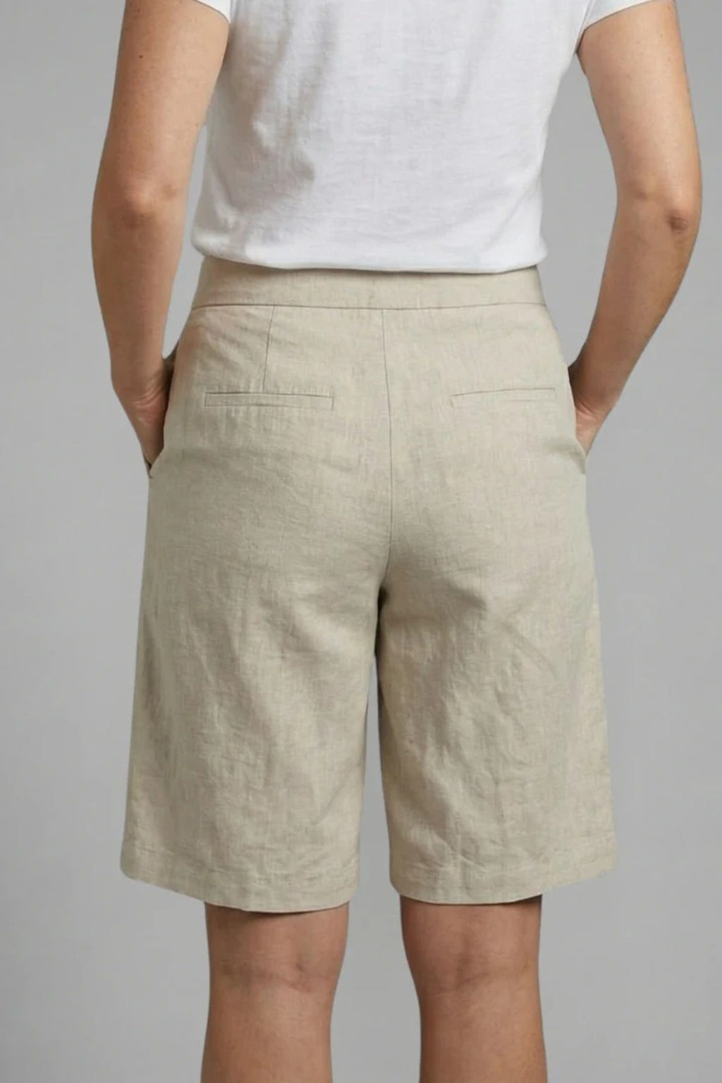 High-waisted shorts with elastic waistband and side pockets.