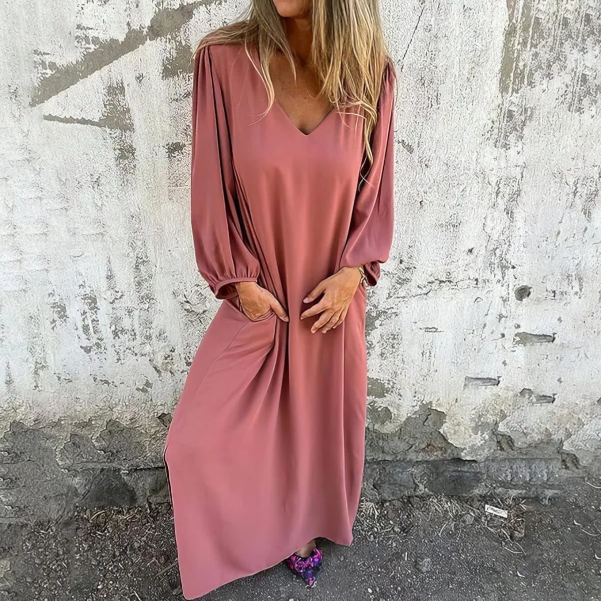 Flowing maxi dress with side slit and pockets.