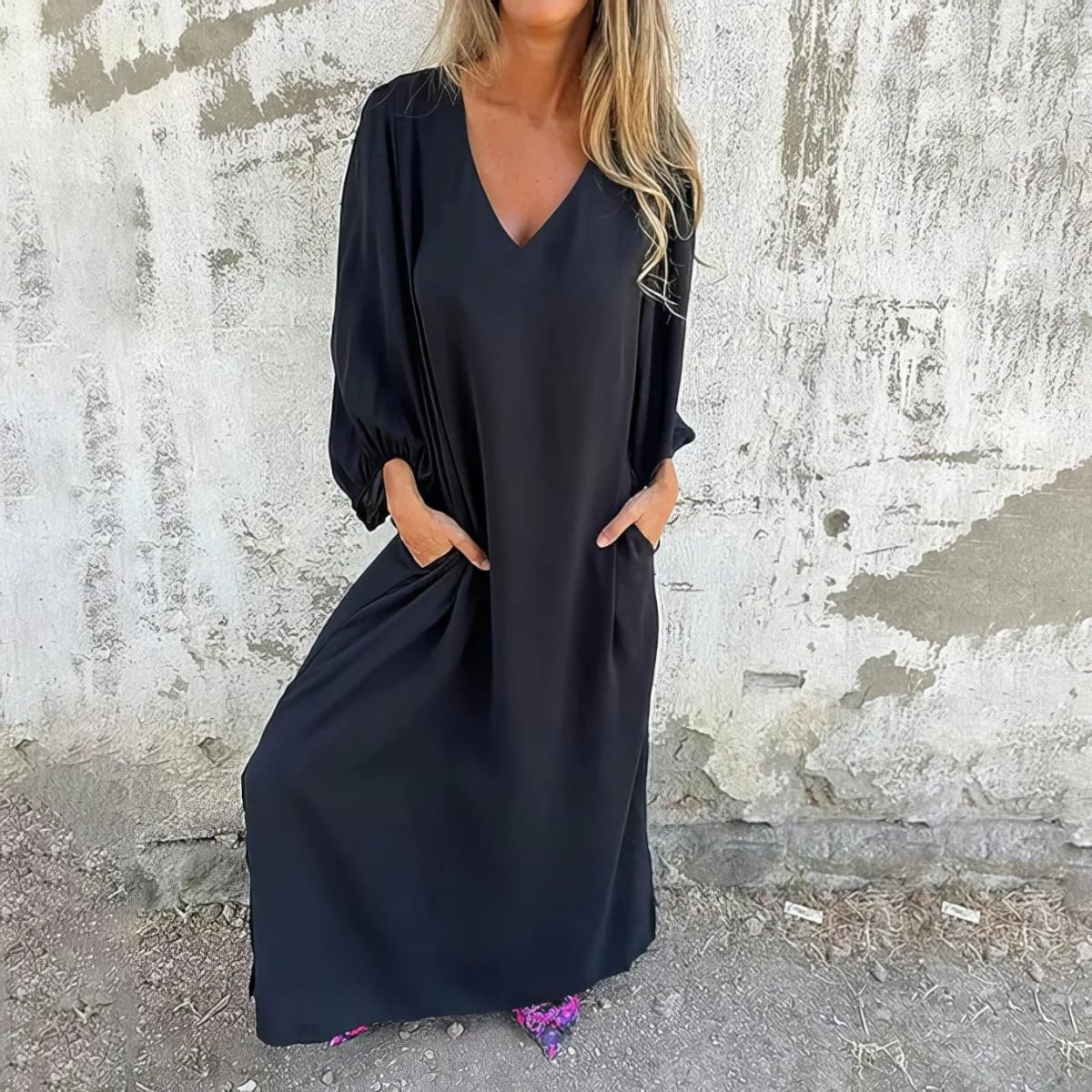 Flowing maxi dress with side slit and pockets.