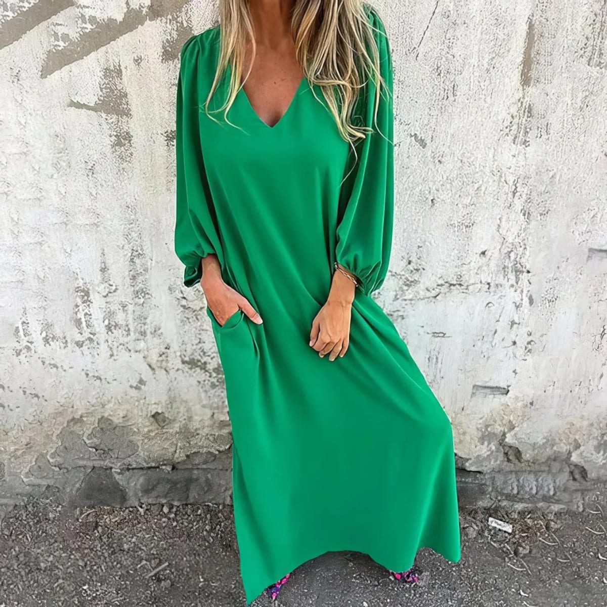 Flowing maxi dress with side slit and pockets.