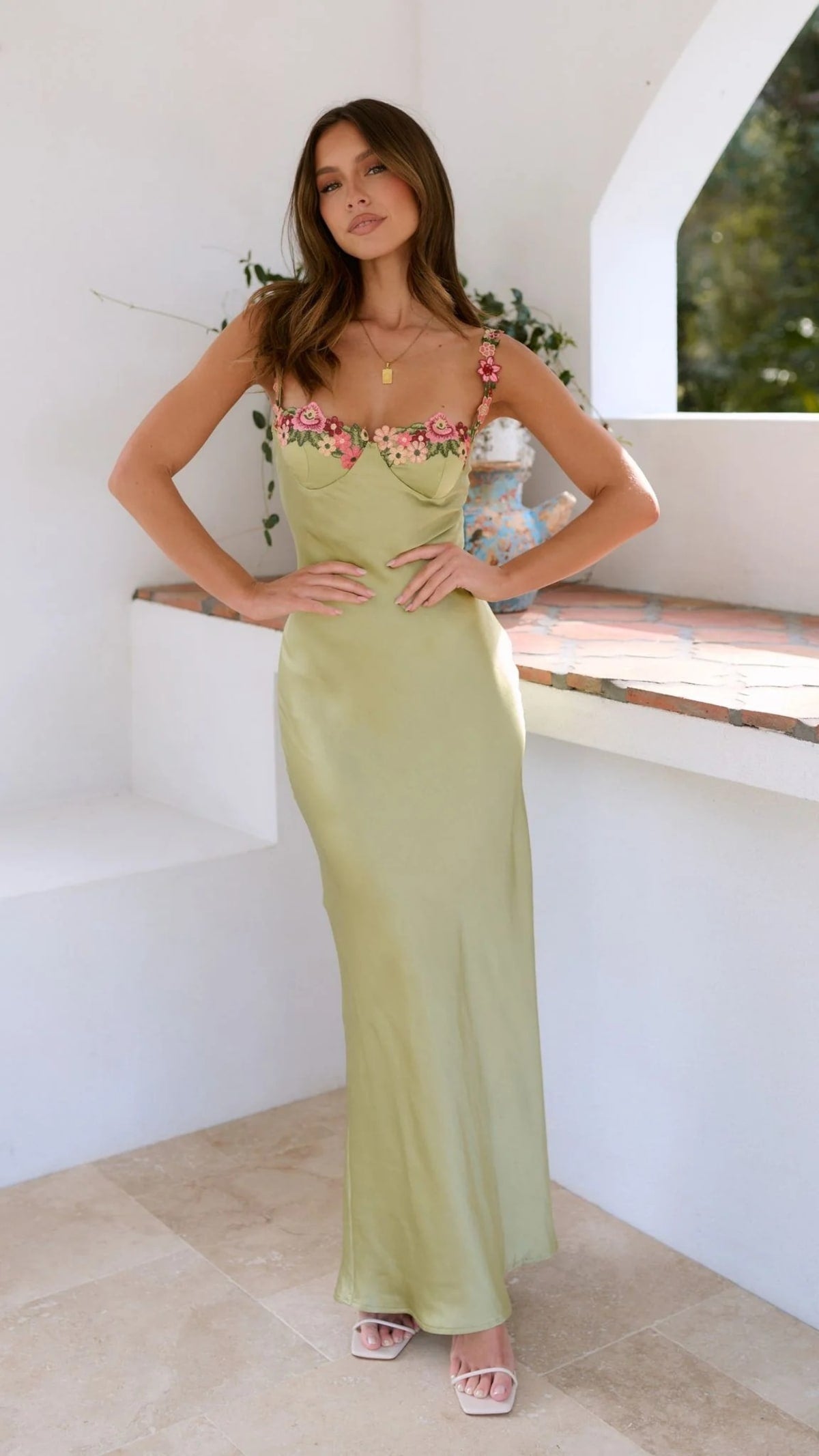Women's embellished evening dress with embroidery and sleek fit