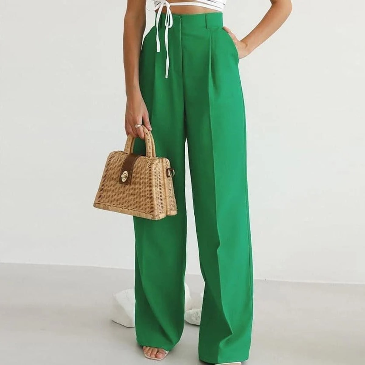 Women's high-waisted wide-leg pants with pleated details.