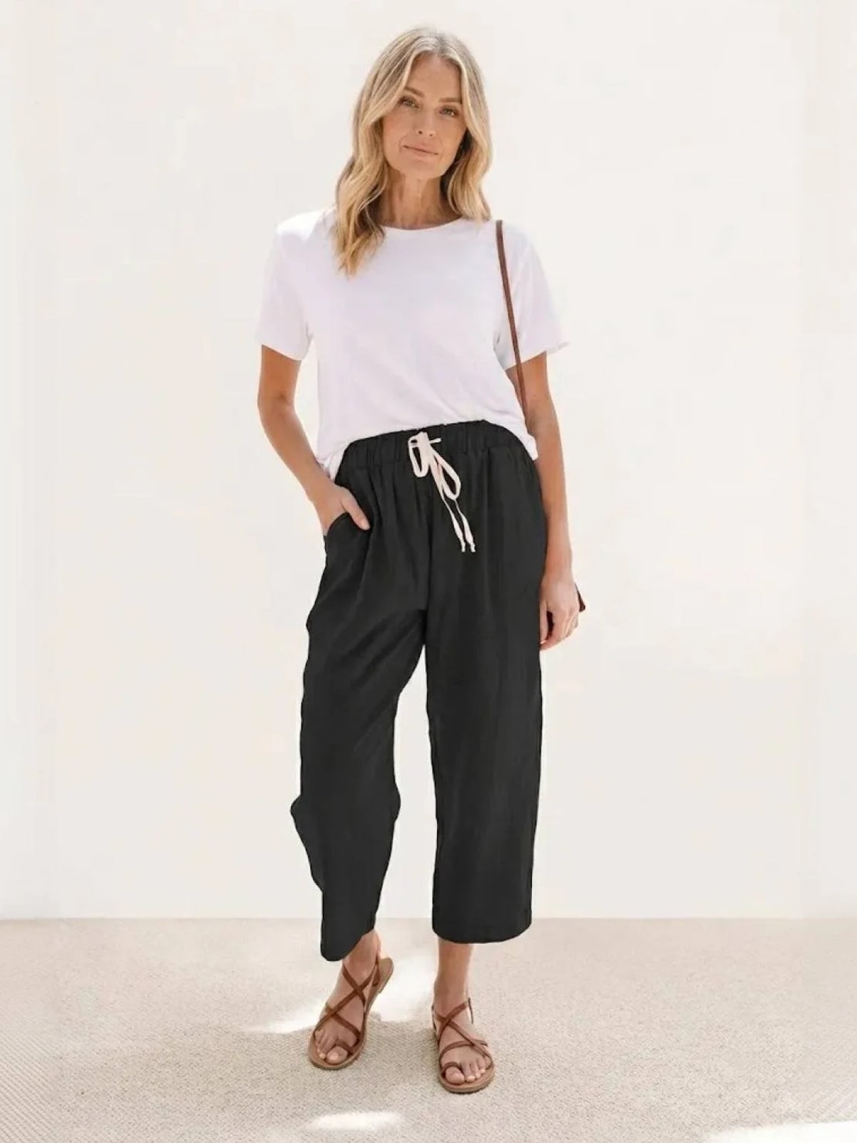 Women's straight-leg pants with drawstring and cuffed hem in a relaxed fit.