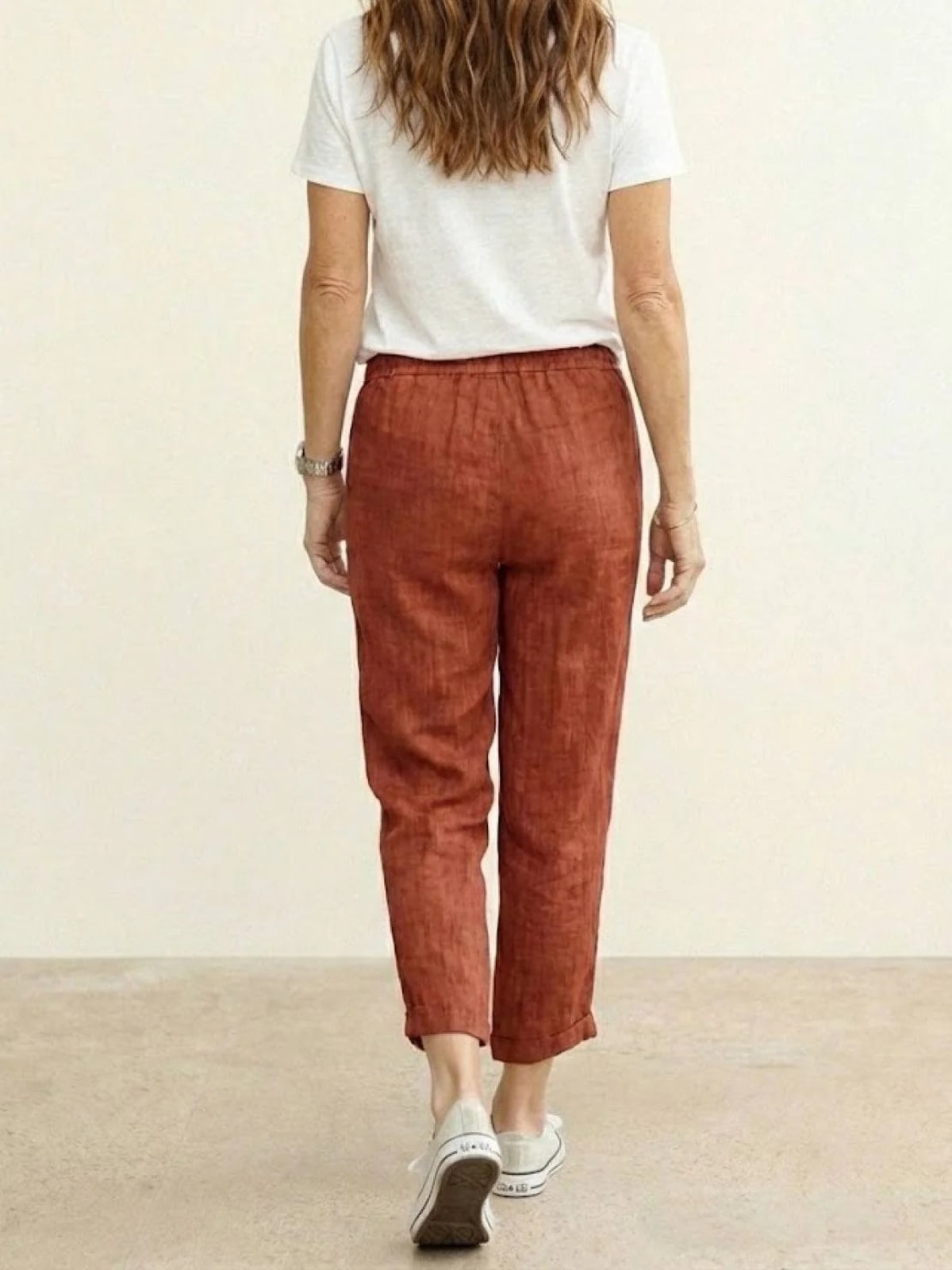 Women's straight-leg pants with drawstring and cuffed hem in a relaxed fit.