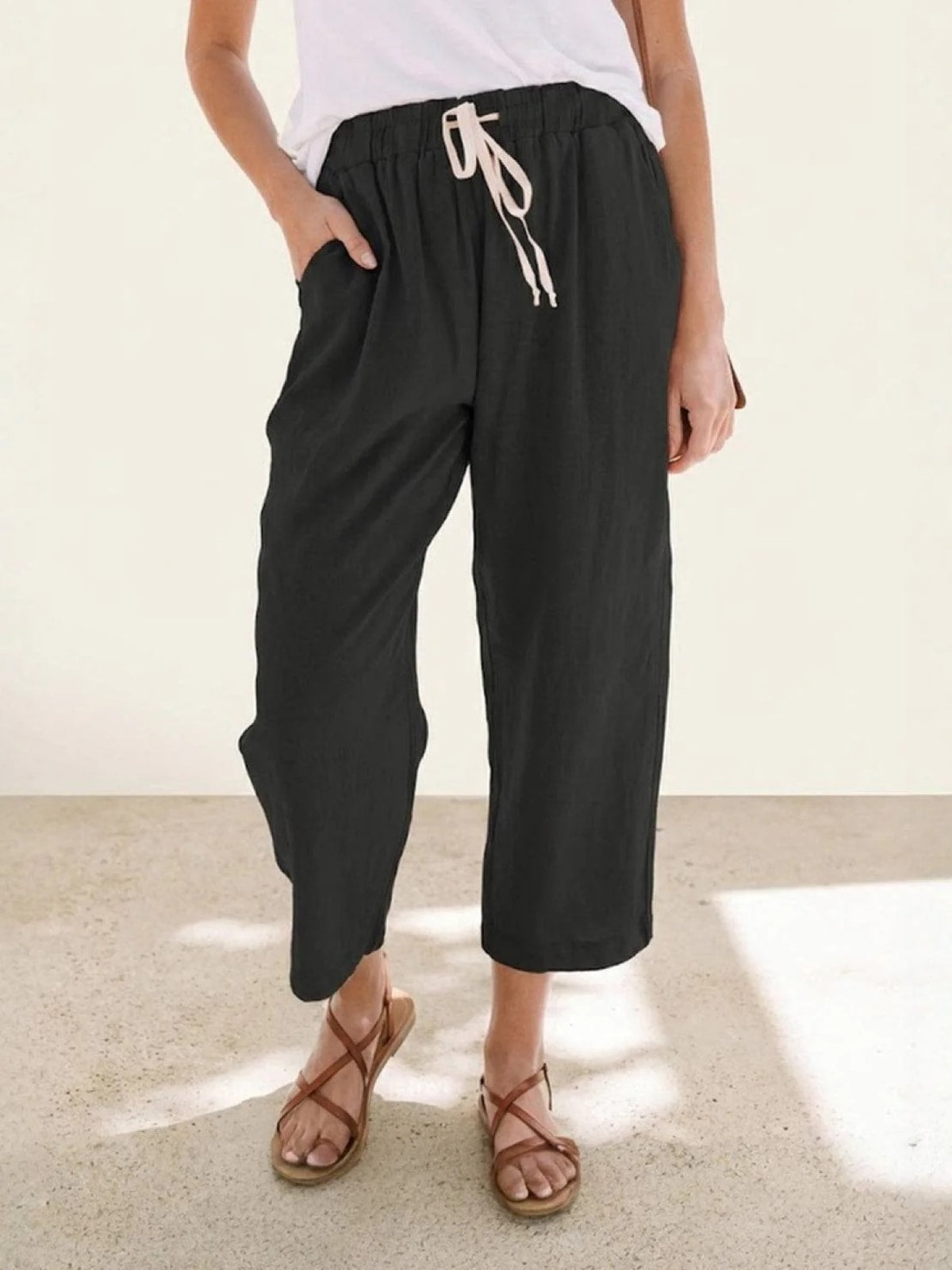Women's straight-leg pants with drawstring and cuffed hem in a relaxed fit.