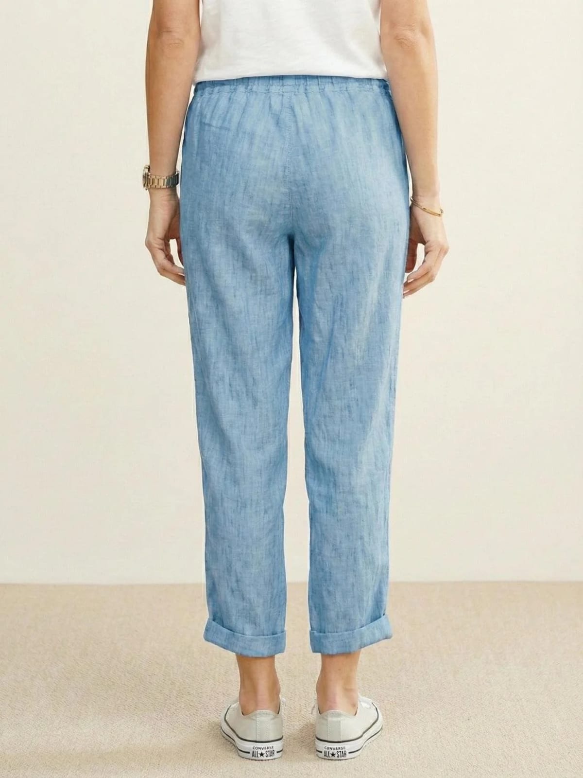 Women's straight-leg pants with drawstring and cuffed hem in a relaxed fit.