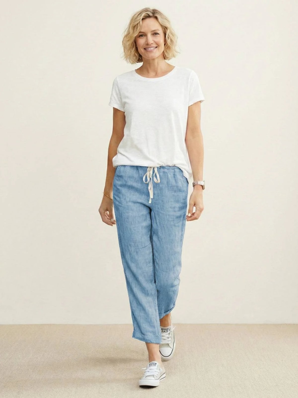 Women's straight-leg pants with drawstring and cuffed hem in a relaxed fit.