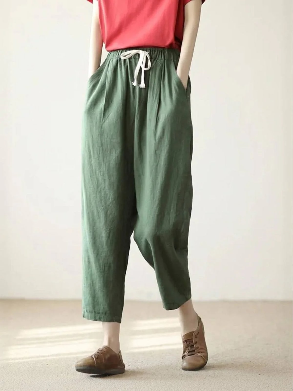 Women's straight-leg pants with drawstring and cuffed hem in a relaxed fit.