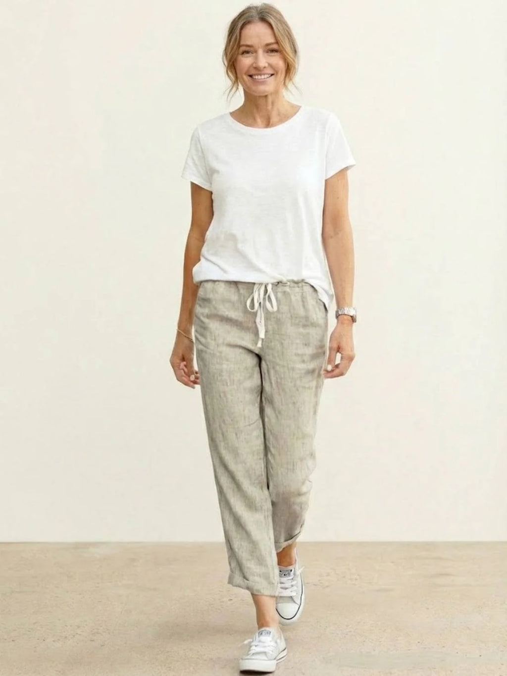 Women's straight-leg pants with drawstring and cuffed hem in a relaxed fit.