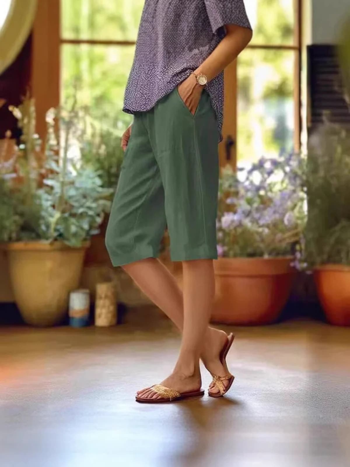 Lightweight summer shorts with elastic waistband and side pockets.