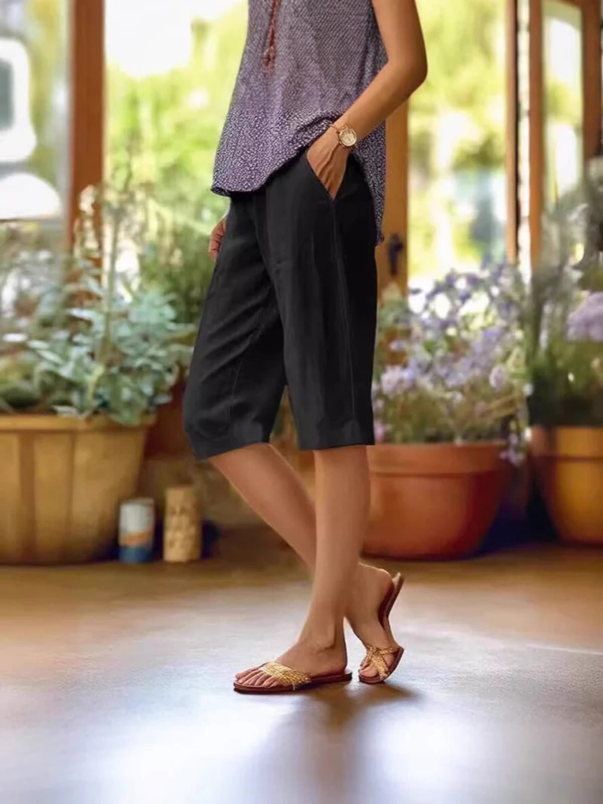 Lightweight summer shorts with elastic waistband and side pockets.