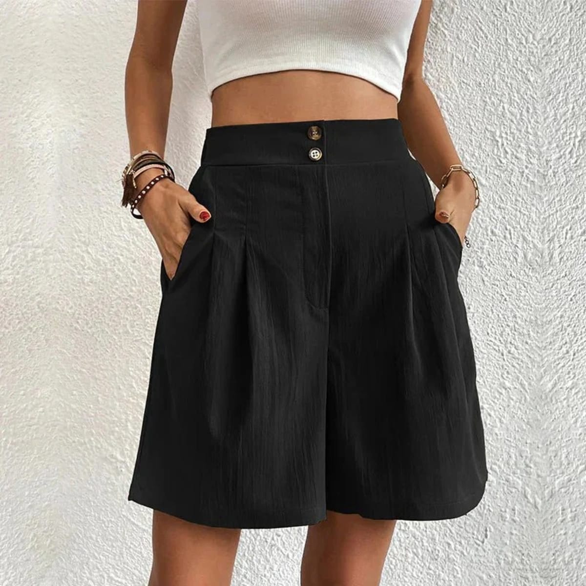 High-waisted wide-leg shorts with pleats and buttons