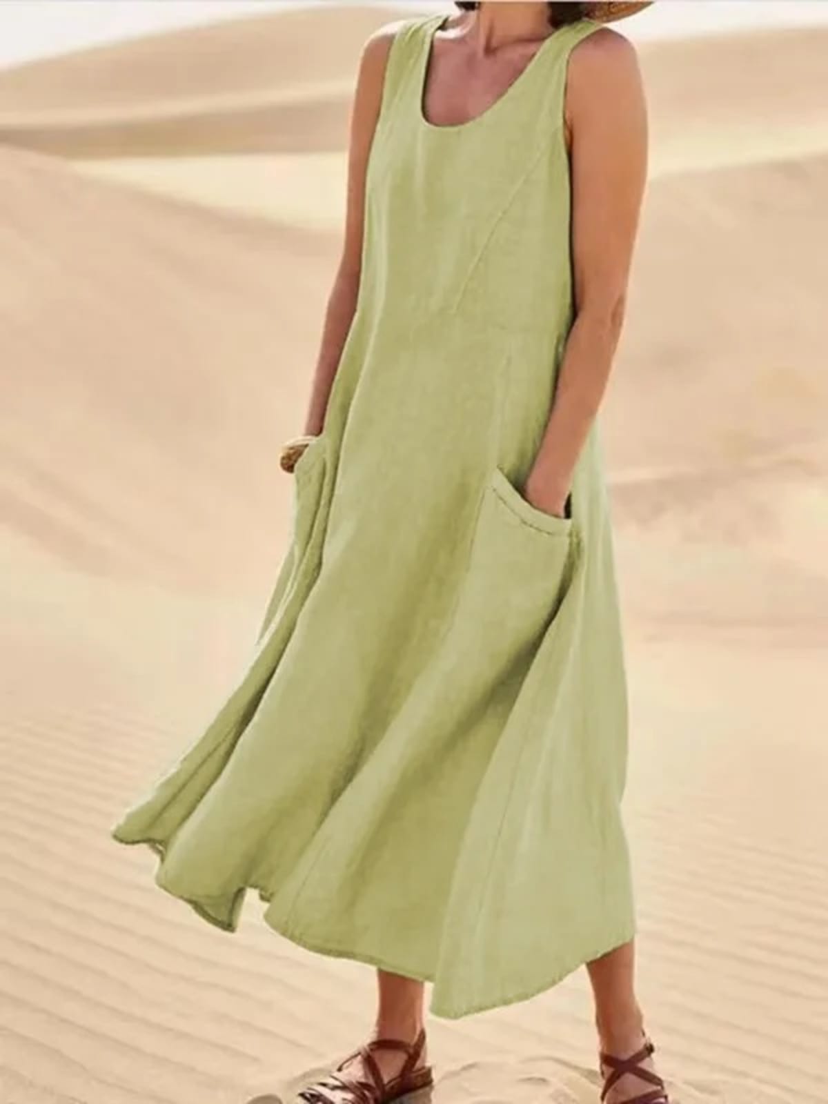 Mid-length dress with relaxed fit and flattering silhouette.