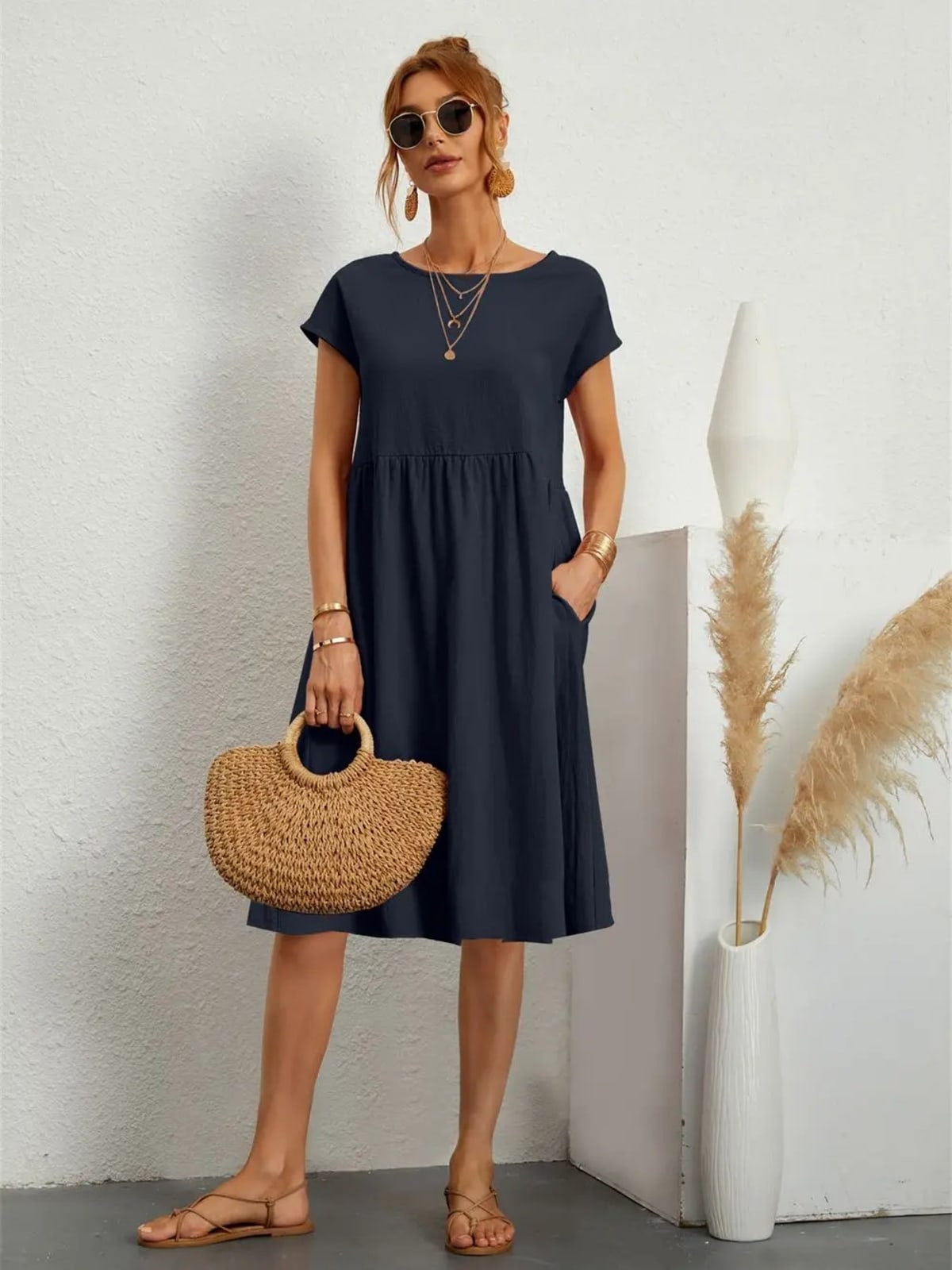 Casual dress with side pockets, relaxed fit.