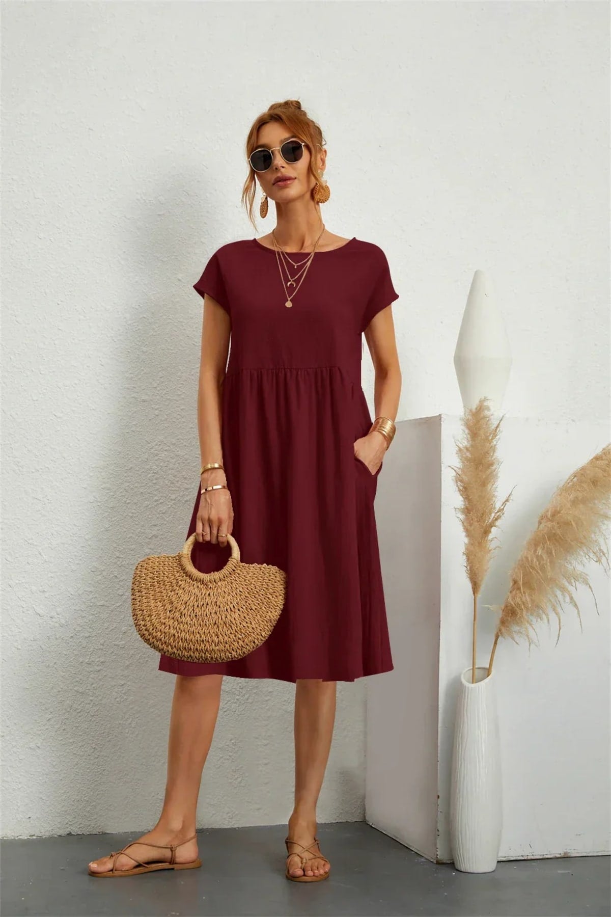 Casual dress with side pockets, relaxed fit.