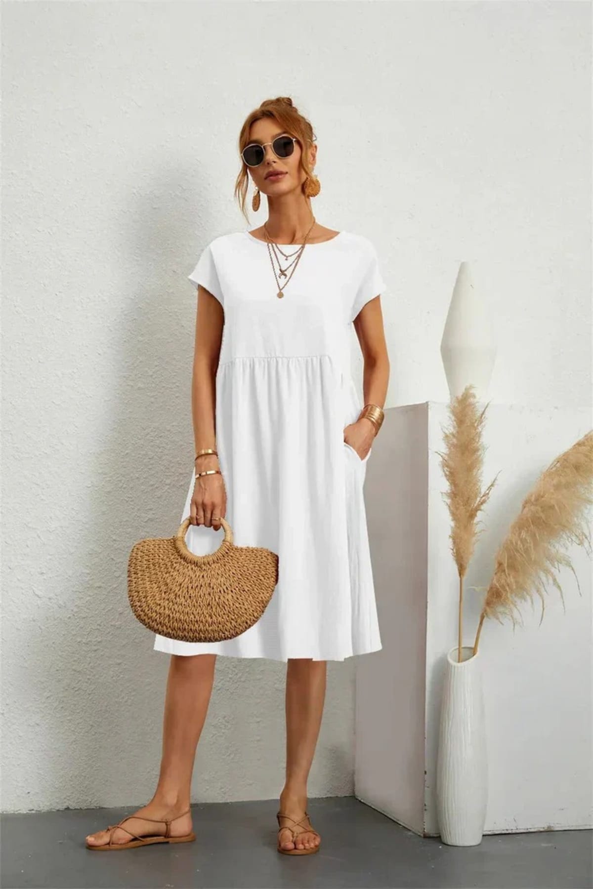 Casual dress with side pockets, relaxed fit.
