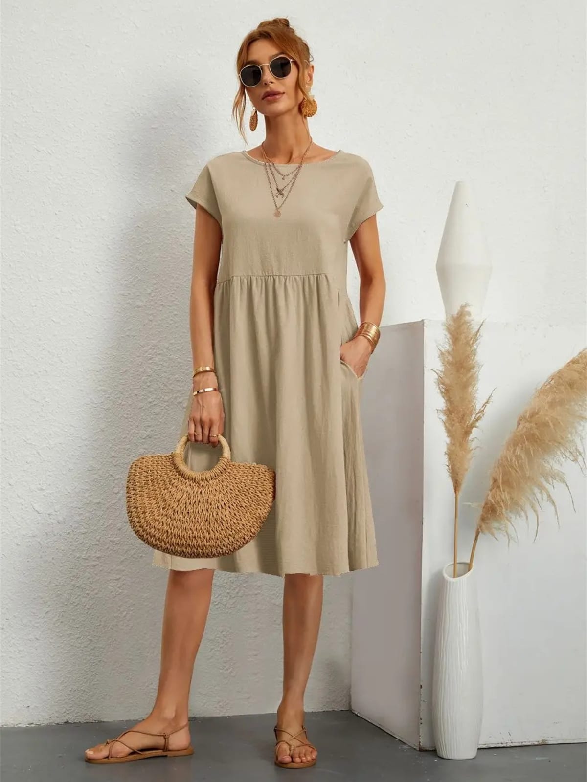 Casual dress with side pockets, relaxed fit.