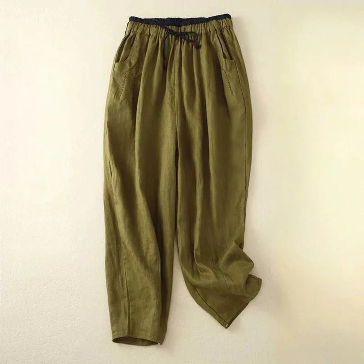 Relaxed pants with contrast waistband, soft fit from waist to ankle.