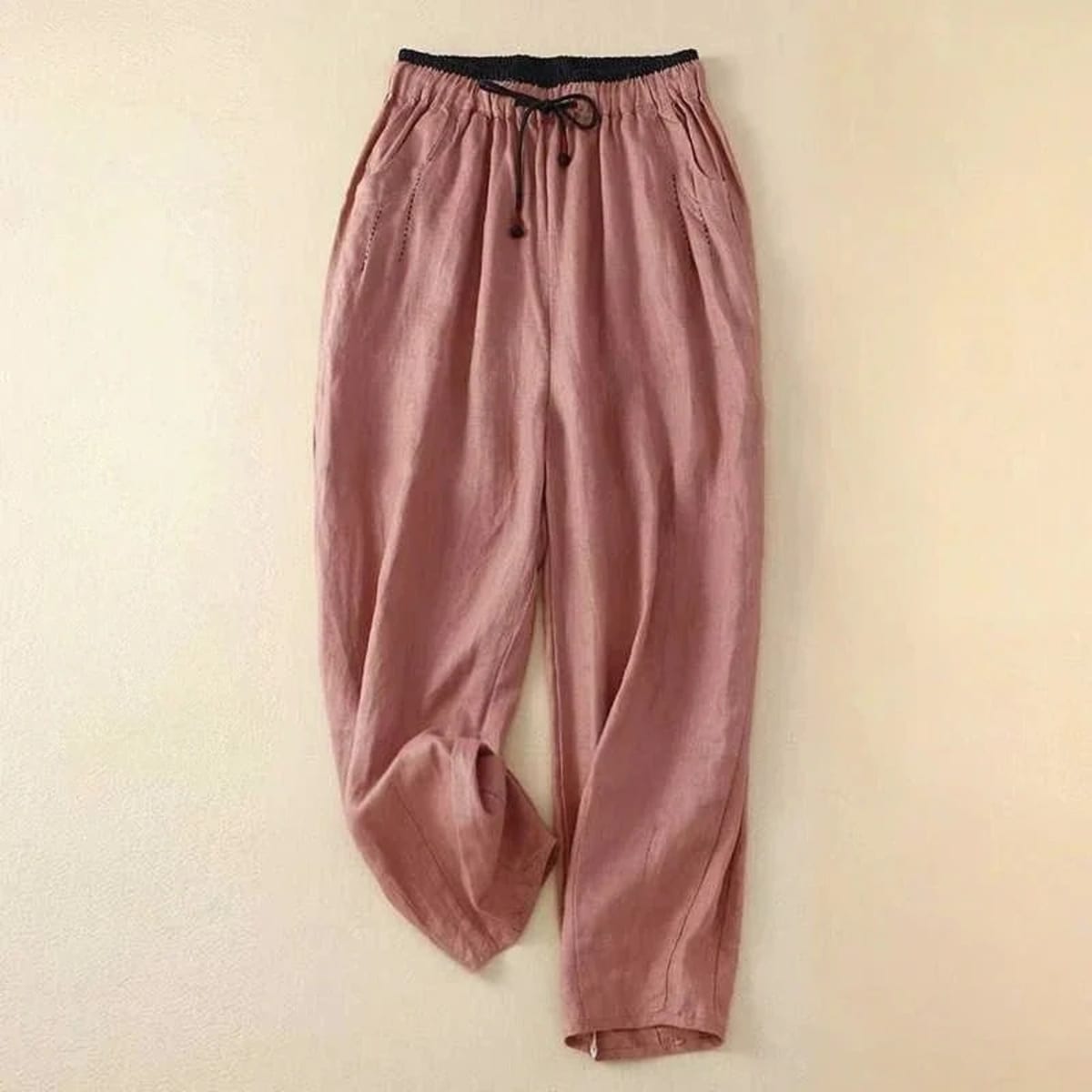 Relaxed pants with contrast waistband, soft fit from waist to ankle.