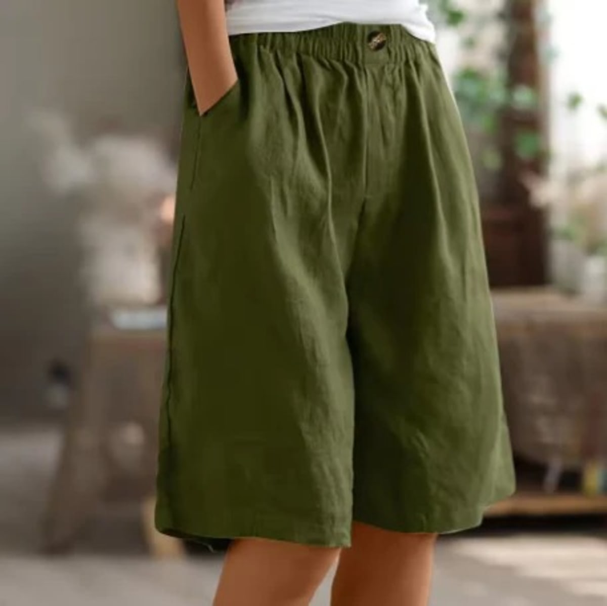 Elastic waistband shorts, relaxed fit, mid-thigh length.