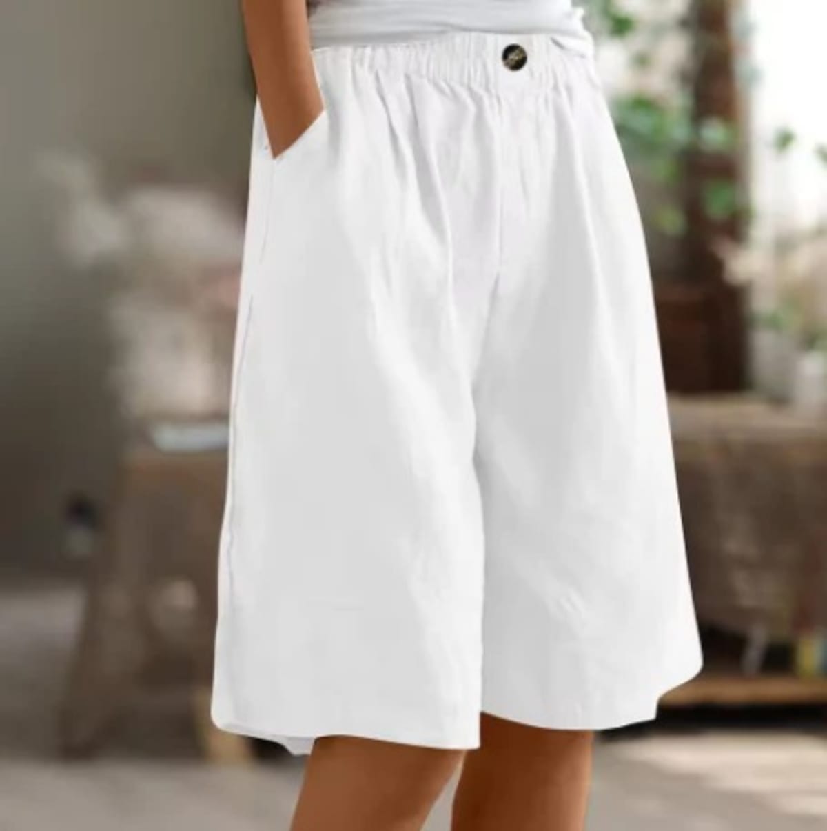 Elastic waistband shorts, relaxed fit, mid-thigh length.