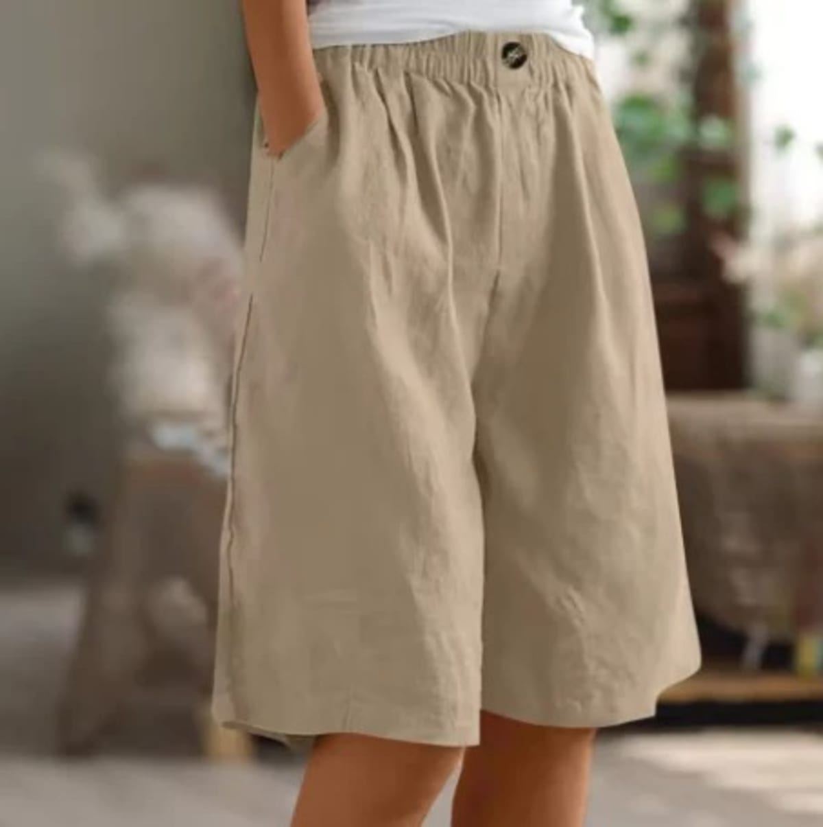 Elastic waistband shorts, relaxed fit, mid-thigh length.