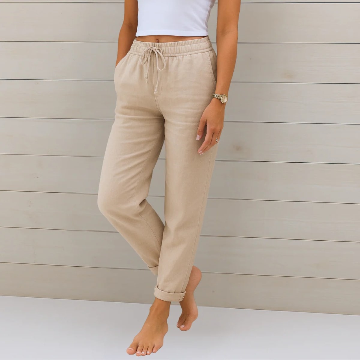 Elastic waist pants with relaxed fit, suitable for casual wear.