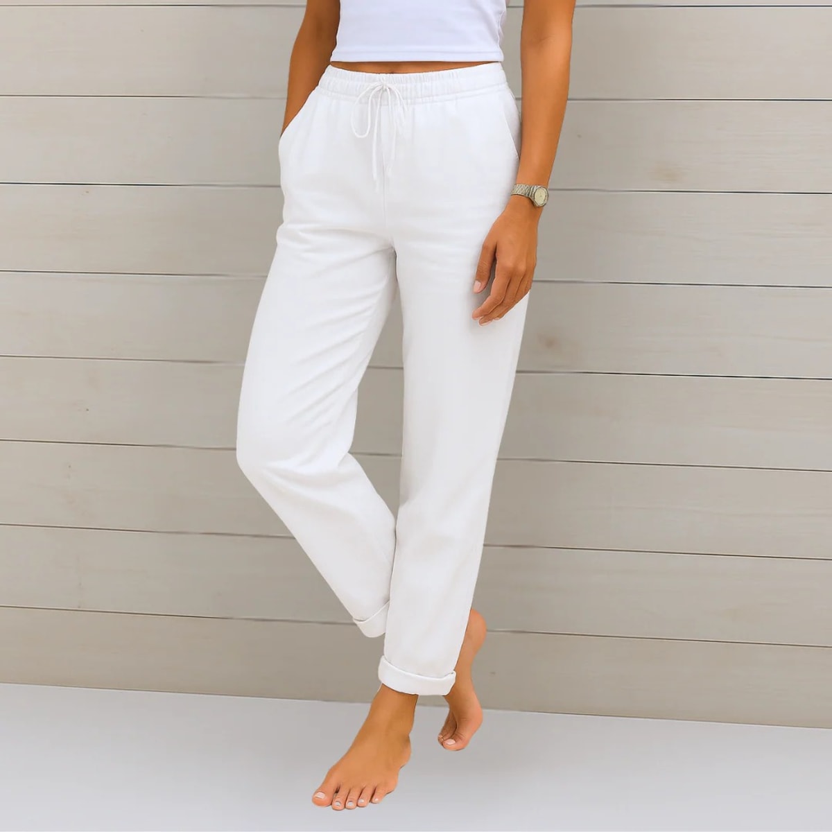 Elastic waist pants with relaxed fit, suitable for casual wear.