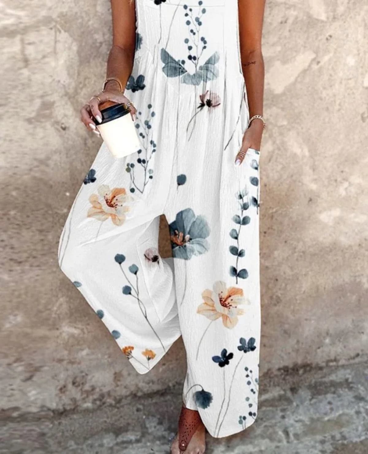 Sleeveless wide-leg jumpsuit with floral print and adjustable straps.