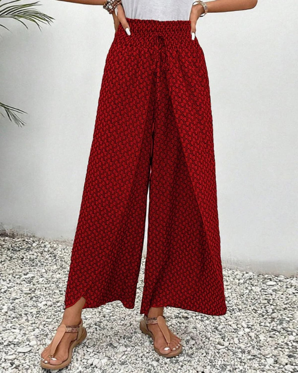 Women's wide-leg trousers with geometric print in a relaxed fit.