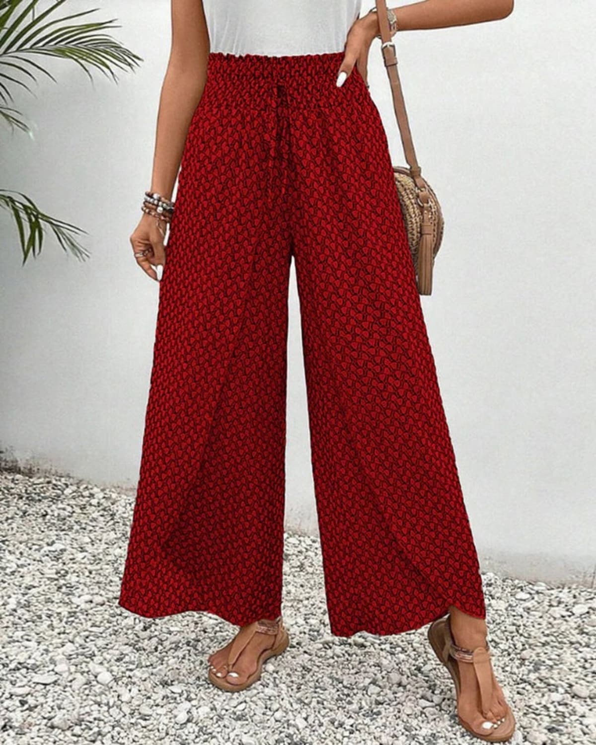 Women's wide-leg trousers with geometric print in a relaxed fit.