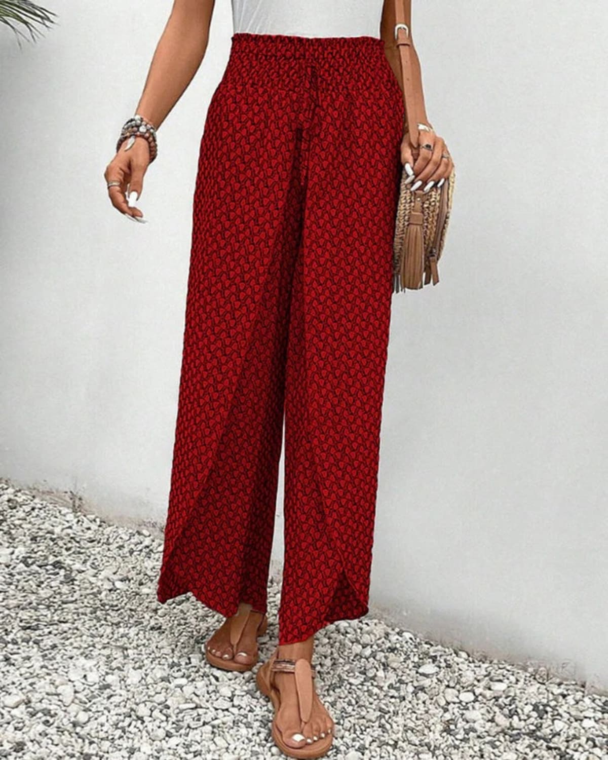 Women's wide-leg trousers with geometric print in a relaxed fit.