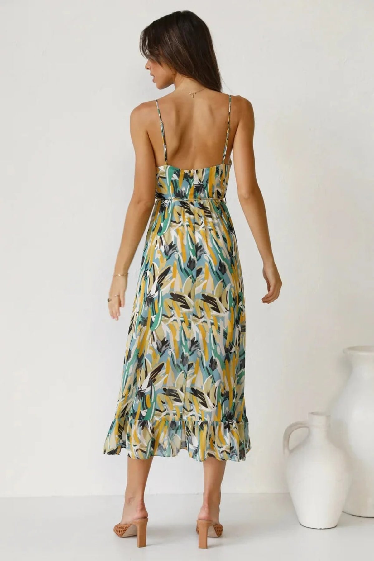 Knee-length dress with unique pattern and fitted silhouette.
