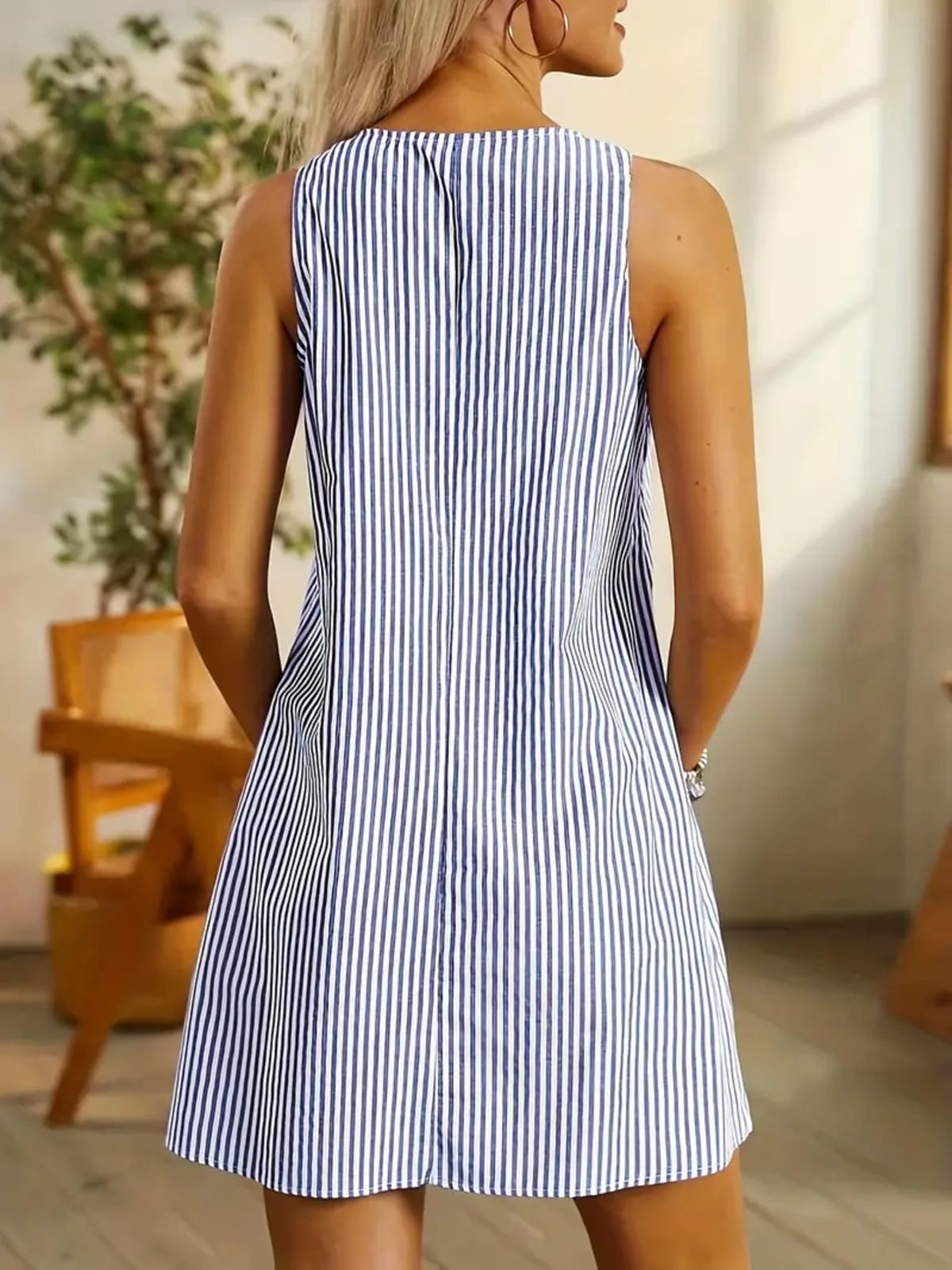 Striped summer dress with pockets, flattering and comfortable.