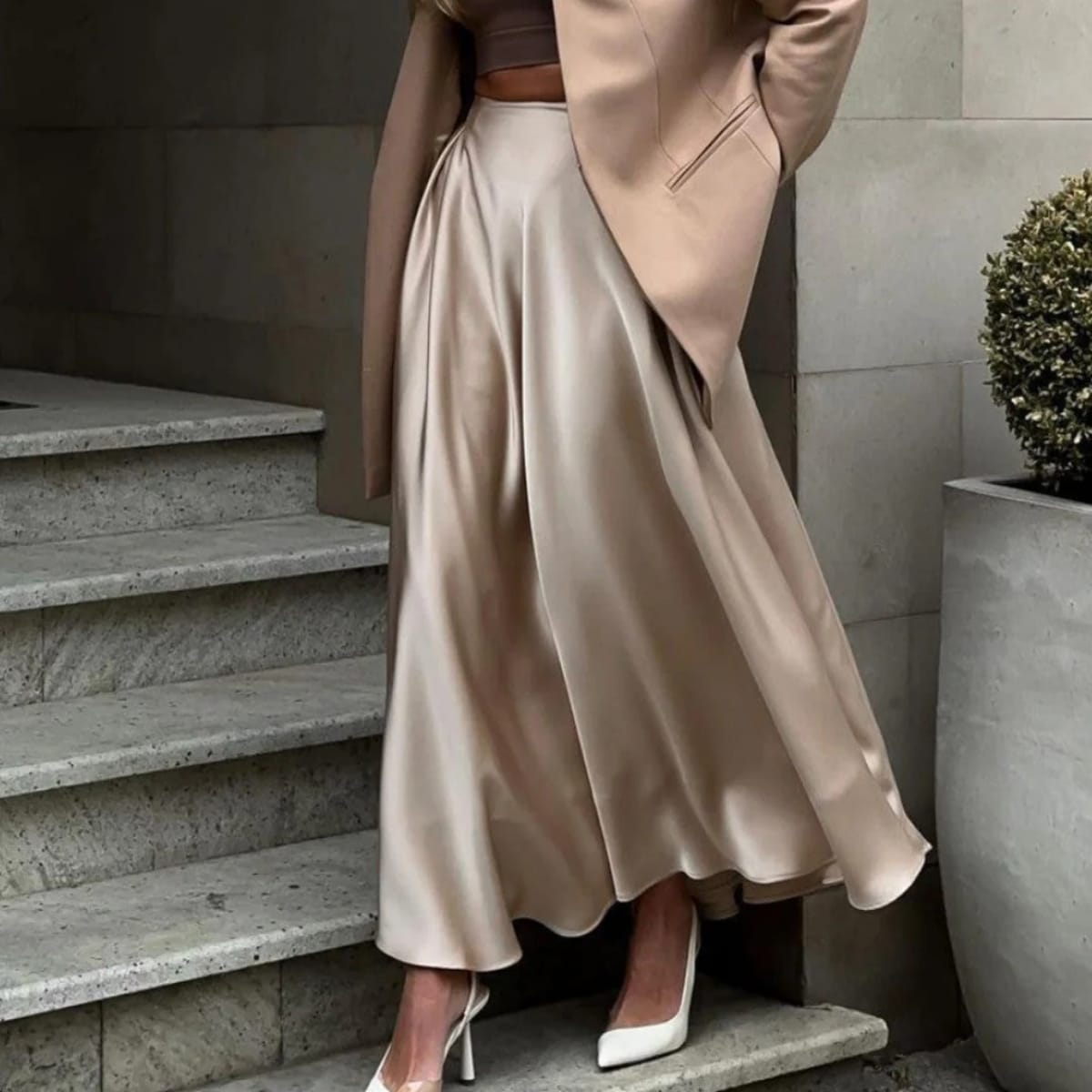 Person wearing a high-waisted maxi skirt with a blazer.