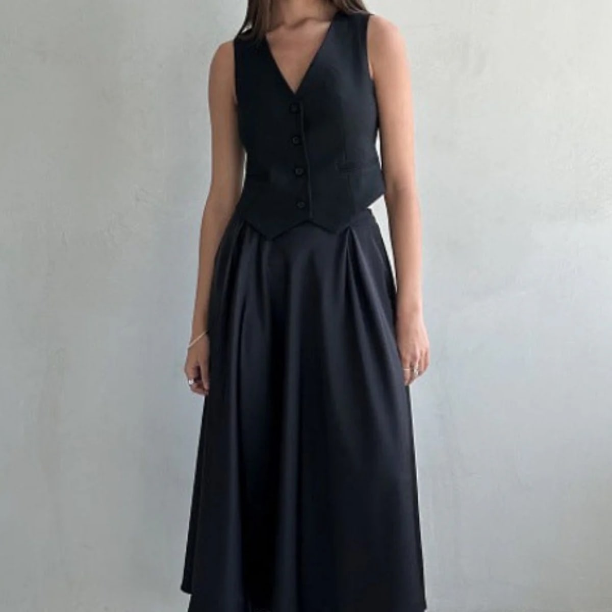 Person wearing a high-waisted maxi skirt with a blazer.