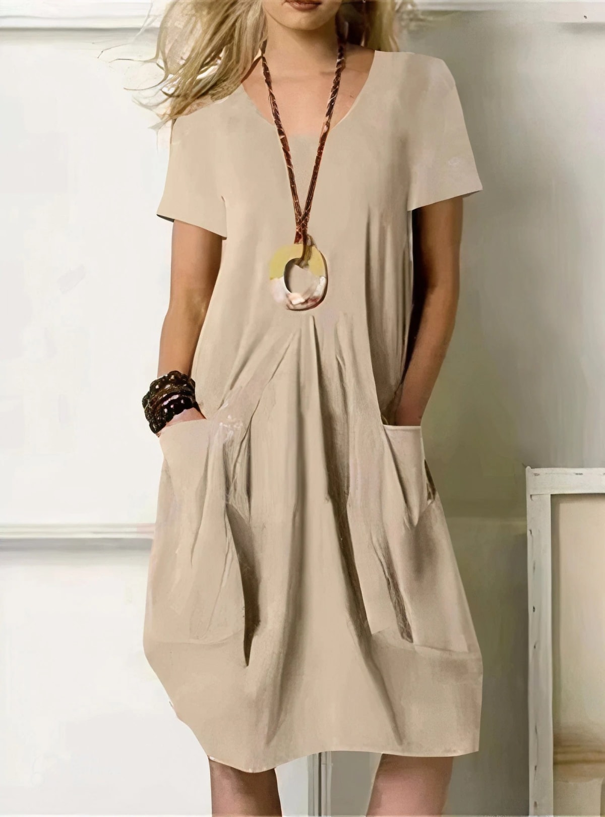 Relaxed fit midi dress with side pockets, lightweight fabric.