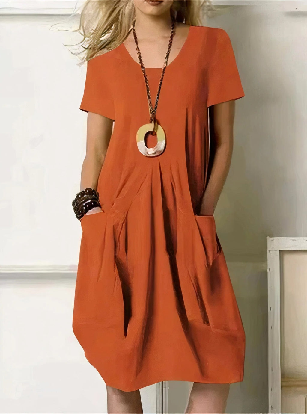 Relaxed fit midi dress with side pockets, lightweight fabric.