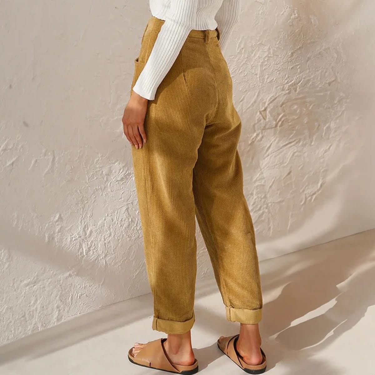 Corduroy pants with elastic waistband and relaxed fit