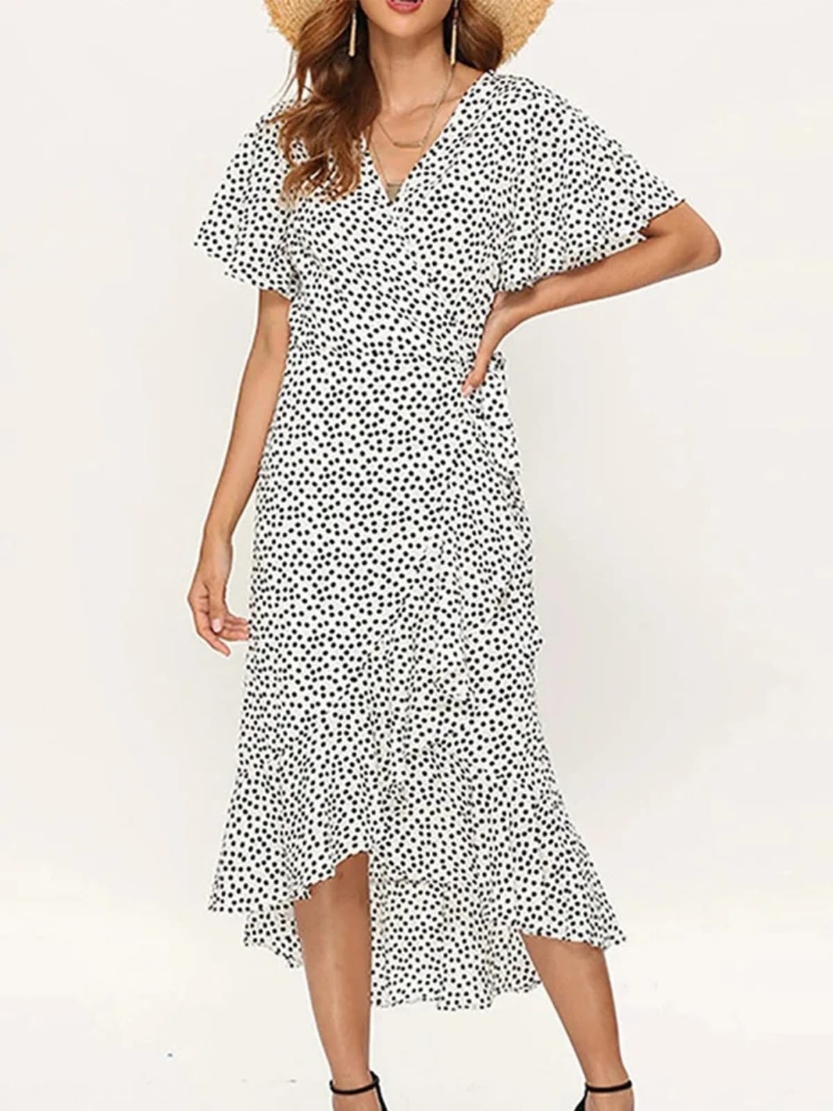Maxi dress with V-neckline and ruffle accents for summer.