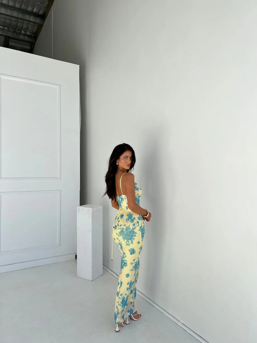Sleeveless maxi dress with floral patterns and flowing silhouette