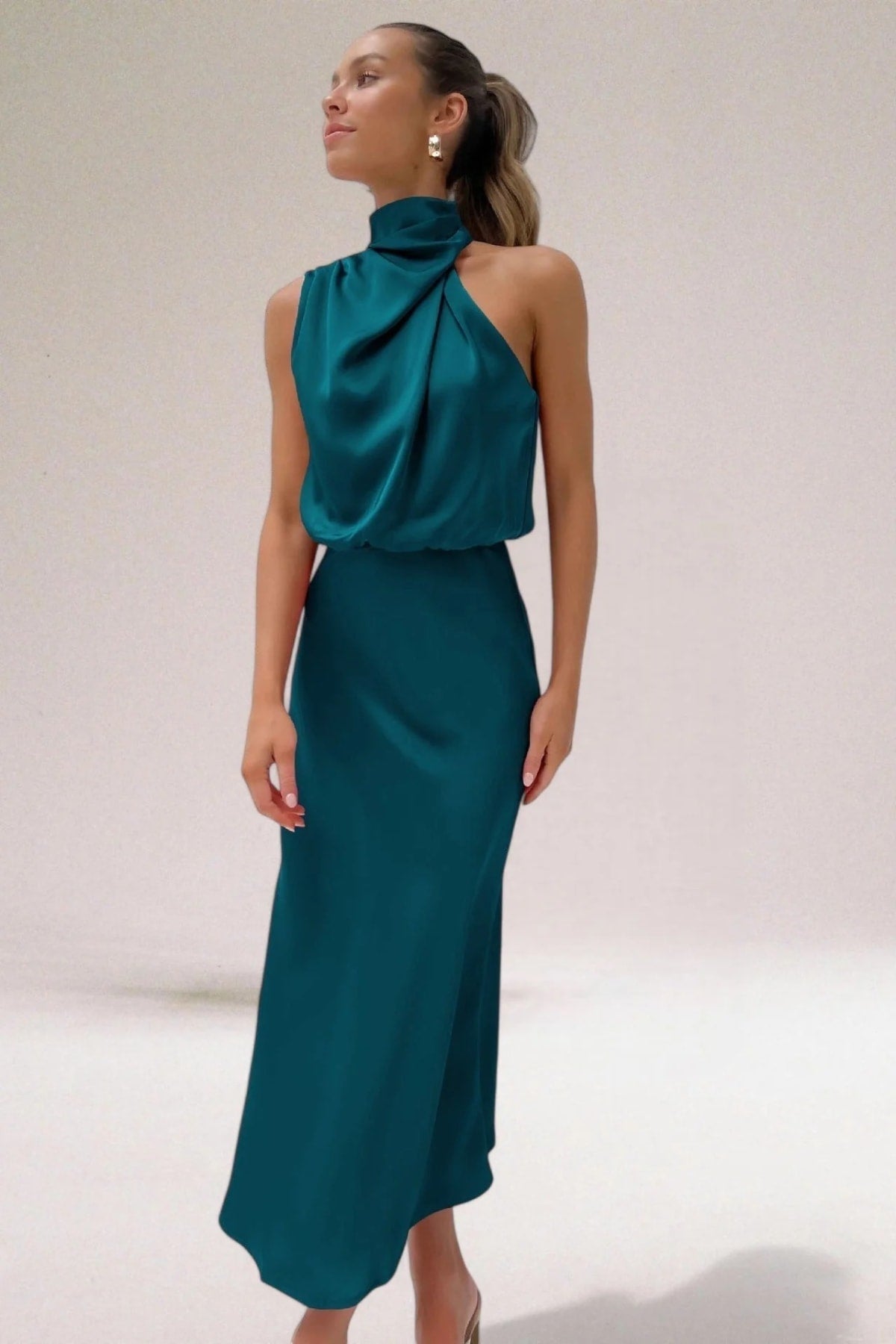 Halter neck evening dress with sleek silhouette and flowing fit.