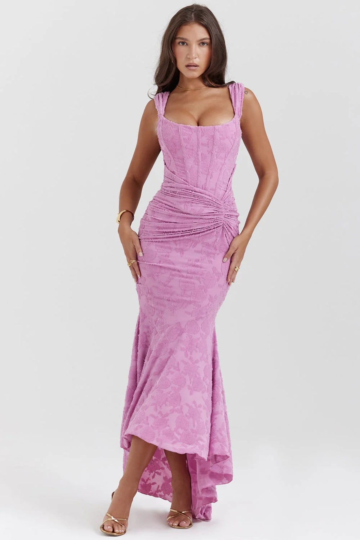 Lace ruched bodycon dress with sleeveless design for evening wear