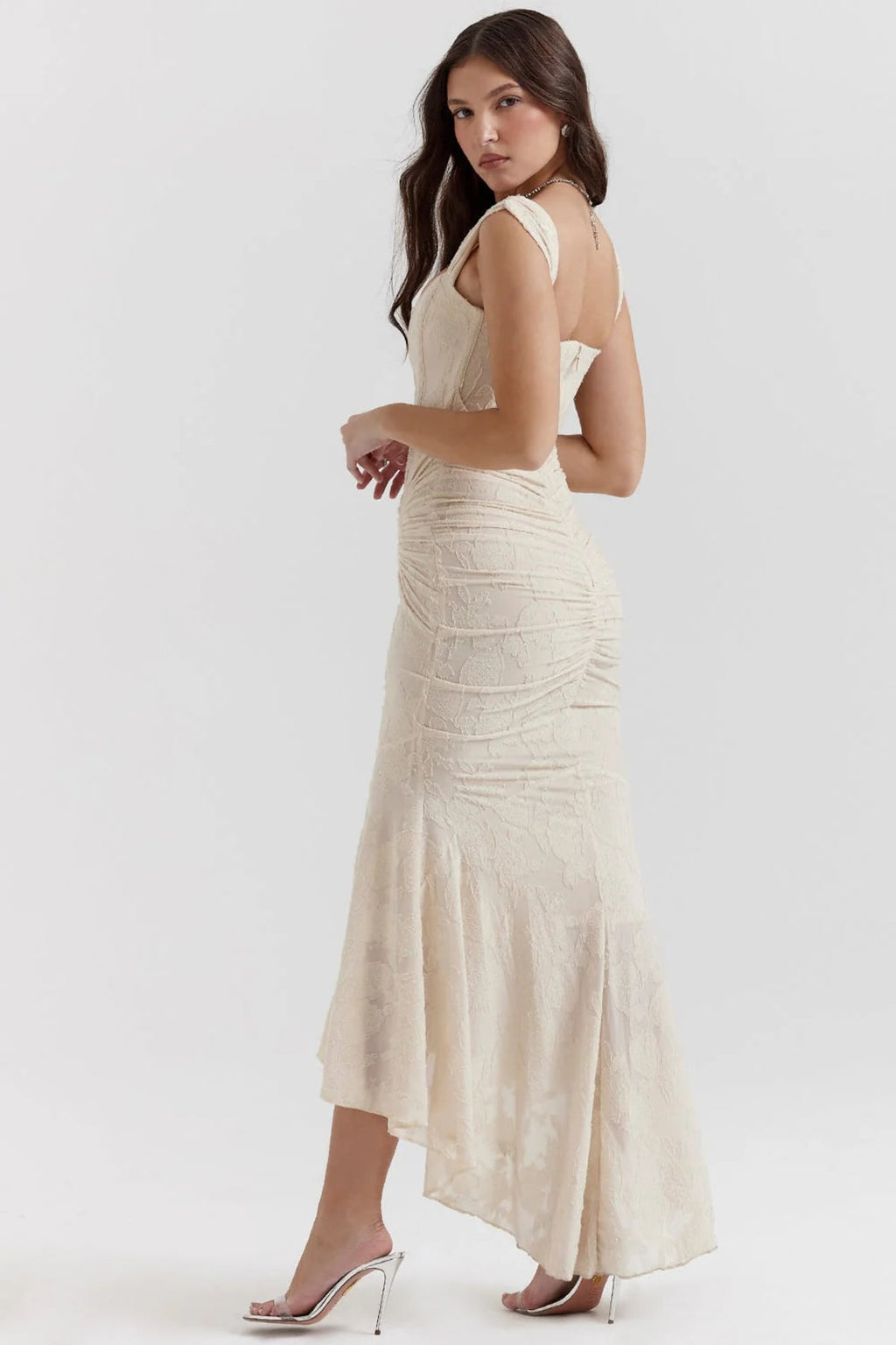 Lace ruched bodycon dress with sleeveless design for evening wear