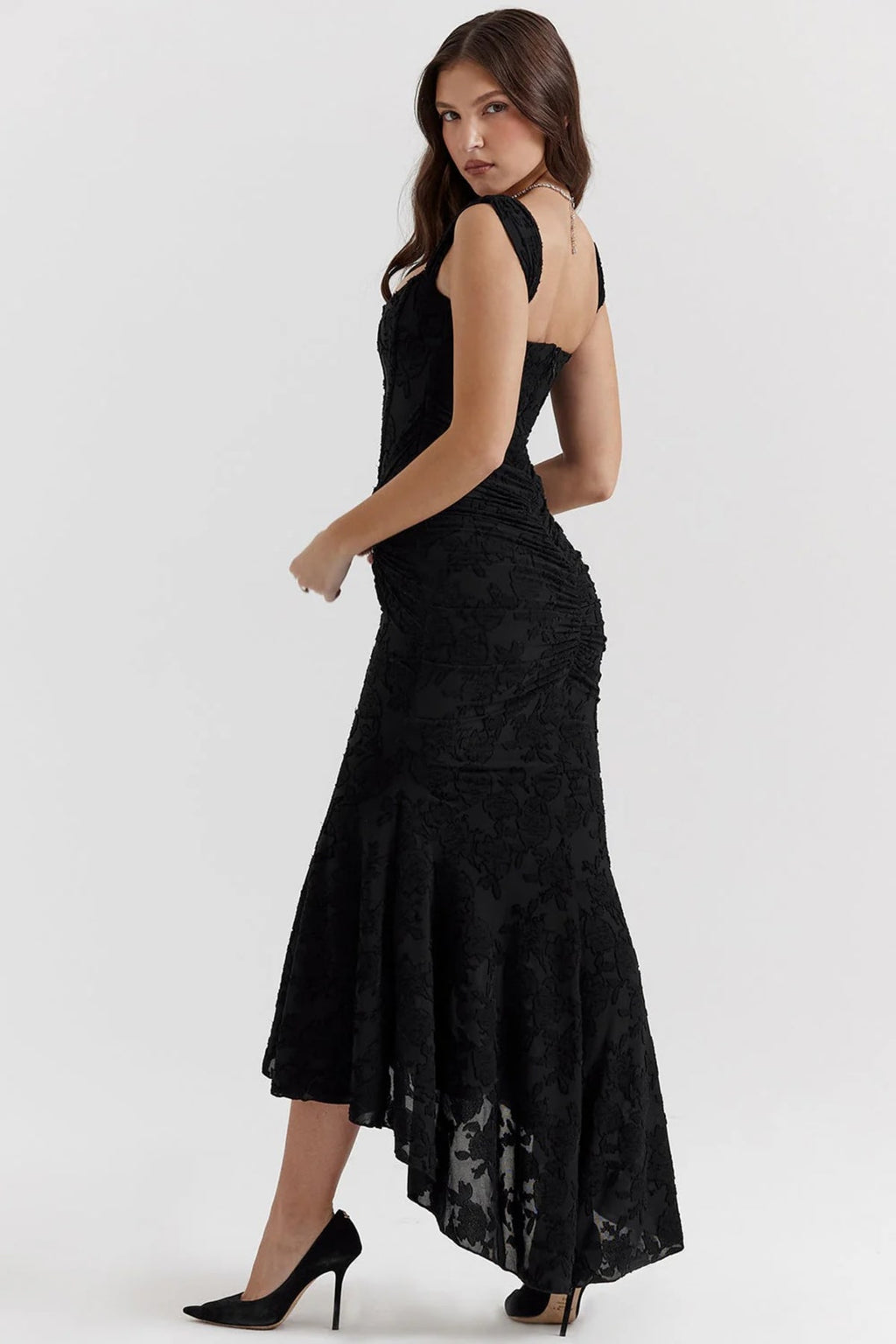 Lace ruched bodycon dress with sleeveless design for evening wear