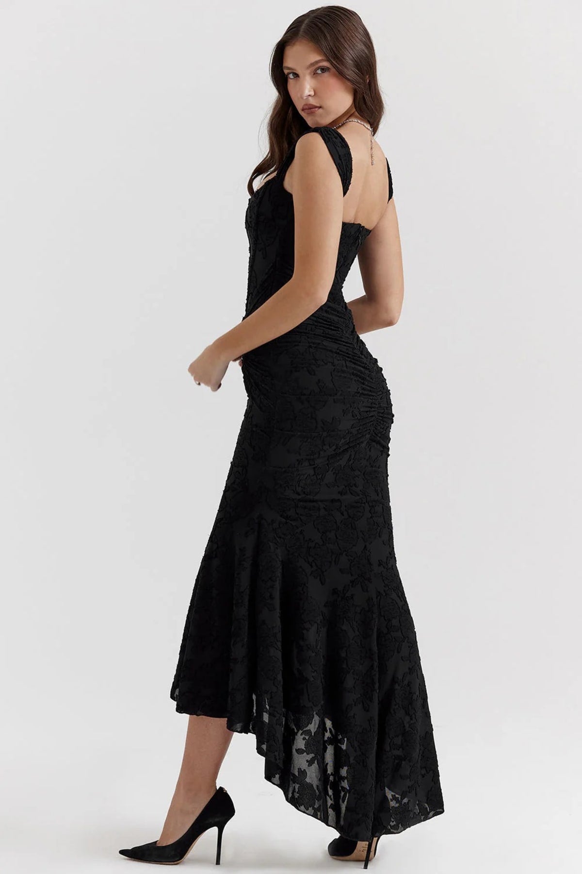 Lace ruched bodycon dress with sleeveless design for evening wear