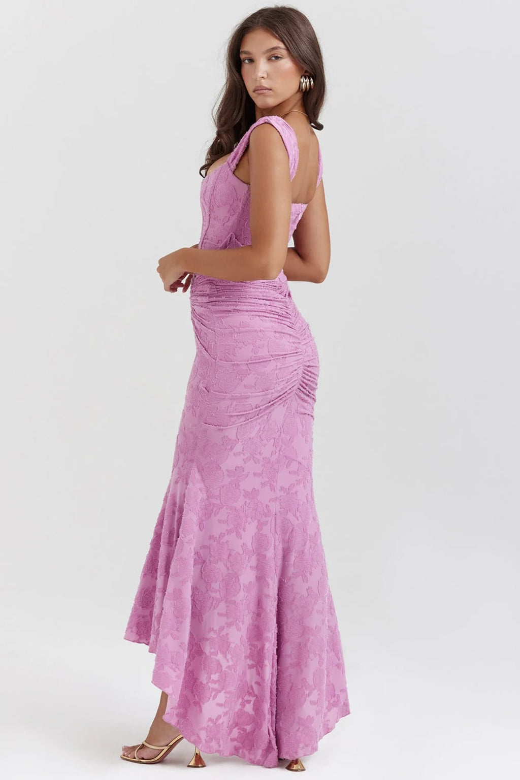 Lace ruched bodycon dress with sleeveless design for evening wear
