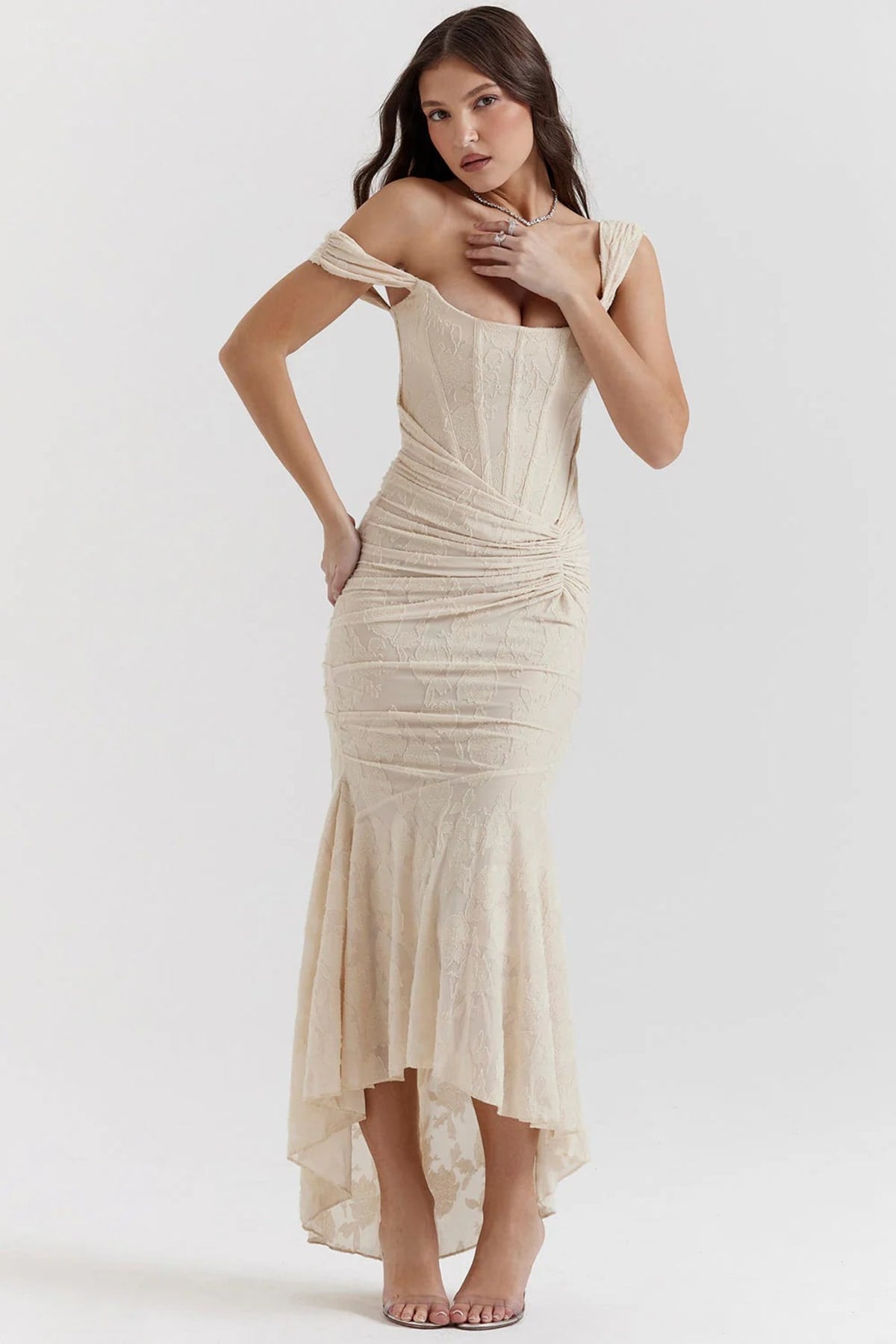 Lace ruched bodycon dress with sleeveless design for evening wear