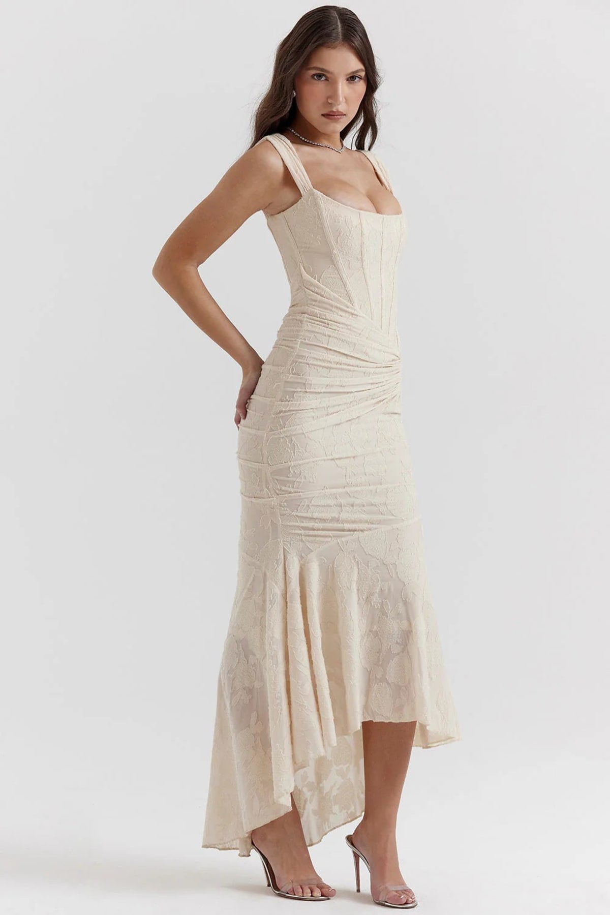 Lace ruched bodycon dress with sleeveless design for evening wear
